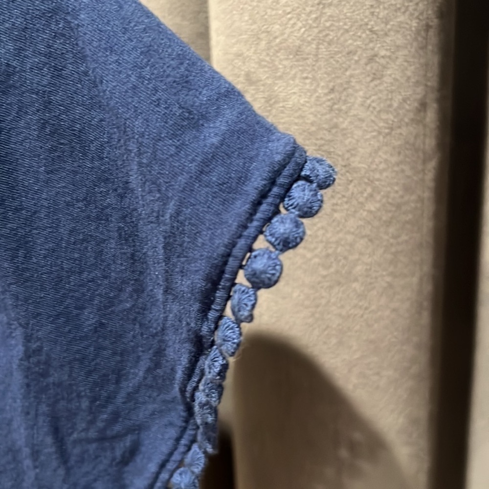 Gap Blue flutter sleeve with embellishment tee - Picture 2 of 4